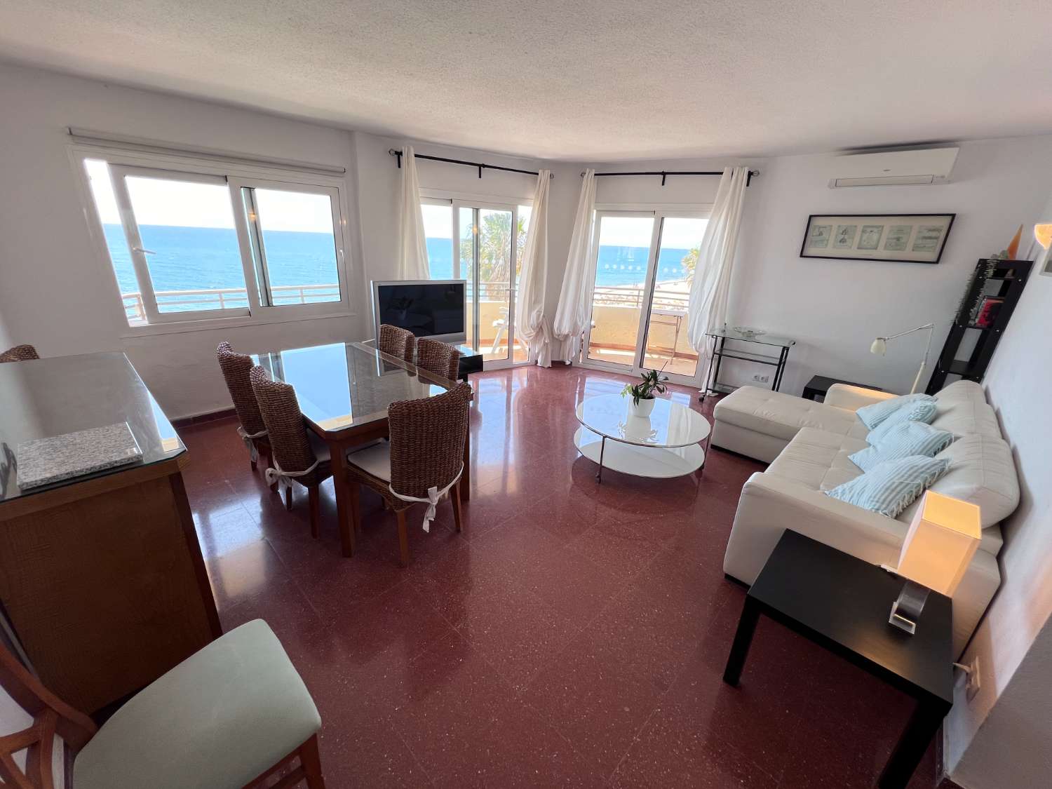 Sea Front Apartment with Panoramic Views and Luxury Refurbishment in Fuengirola