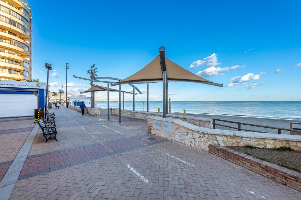 Geweldig appartement met 3 slaapkamers op het strand van Fuengirola, zwembad, airconditioning, wi-fi