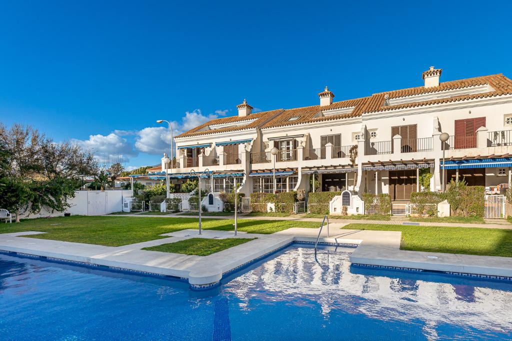 Geweldig appartement met 3 slaapkamers op het strand van Fuengirola, zwembad, airconditioning, wi-fi