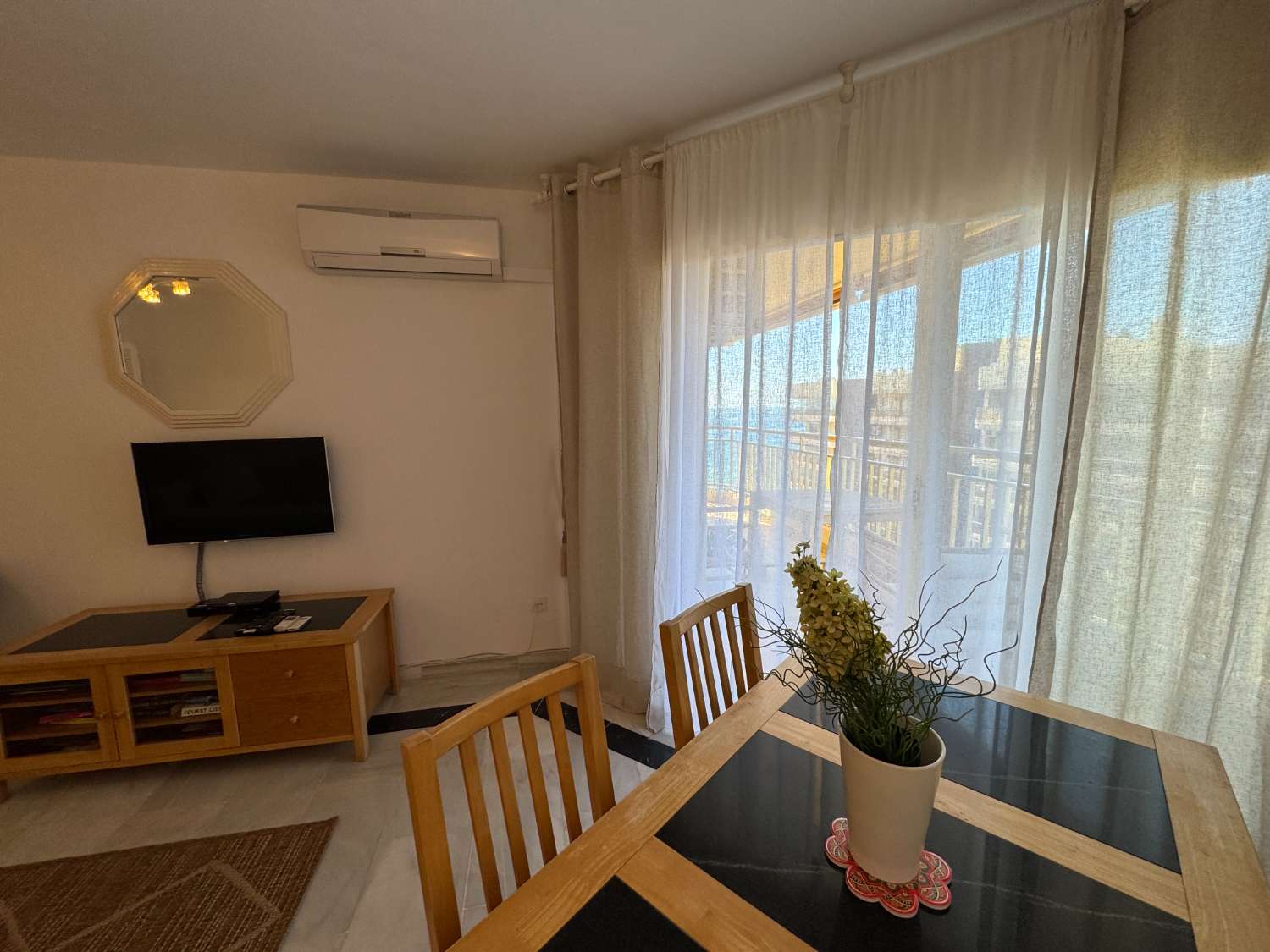 Impresionante apartamento de 2 dormitorios en ubicación privilegiada en Fuengirola en primera línea de playa