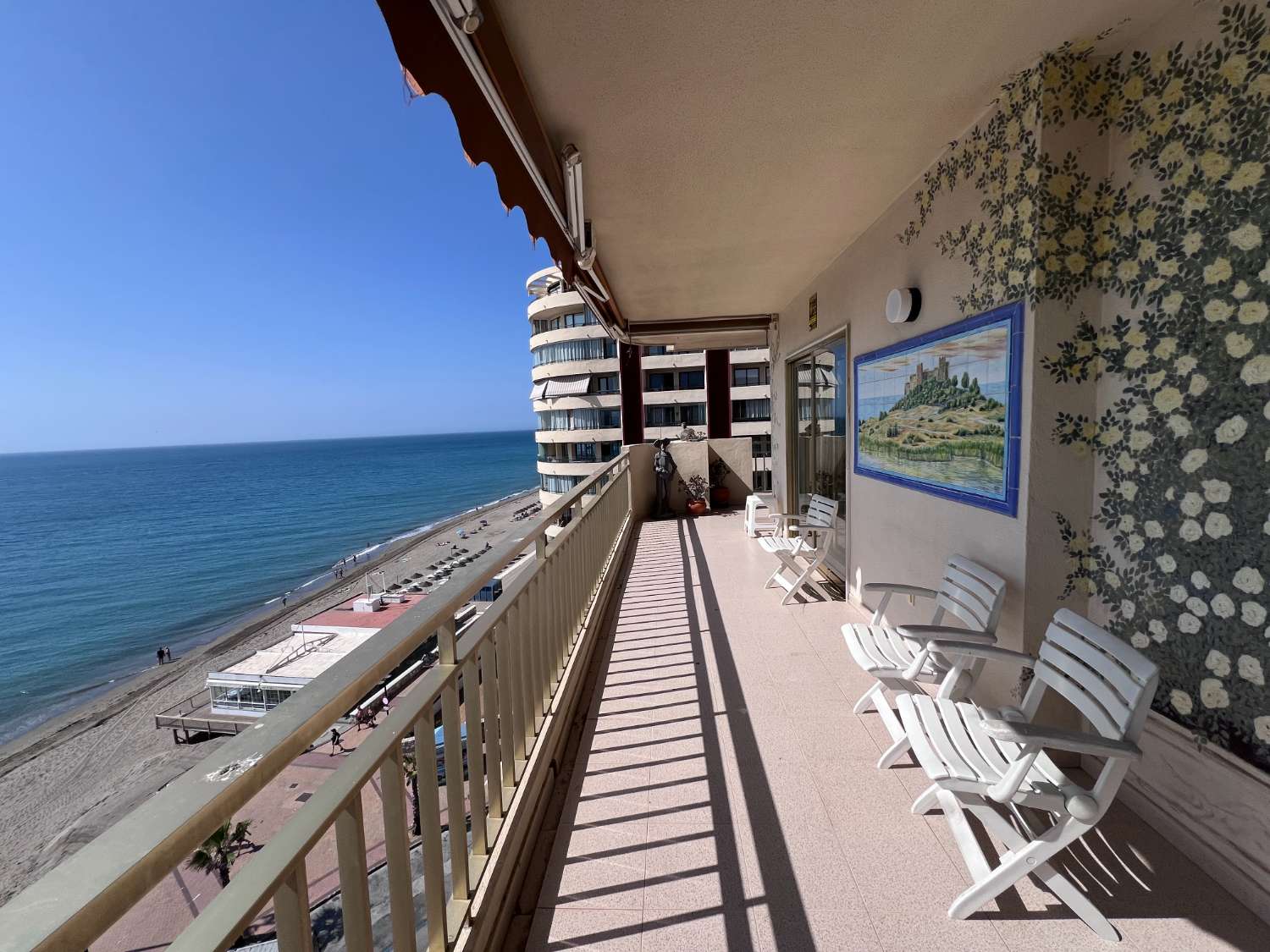 Discover Your Beachside Retreat: Spacious 1-Bedroom Apartment in Fuengirola