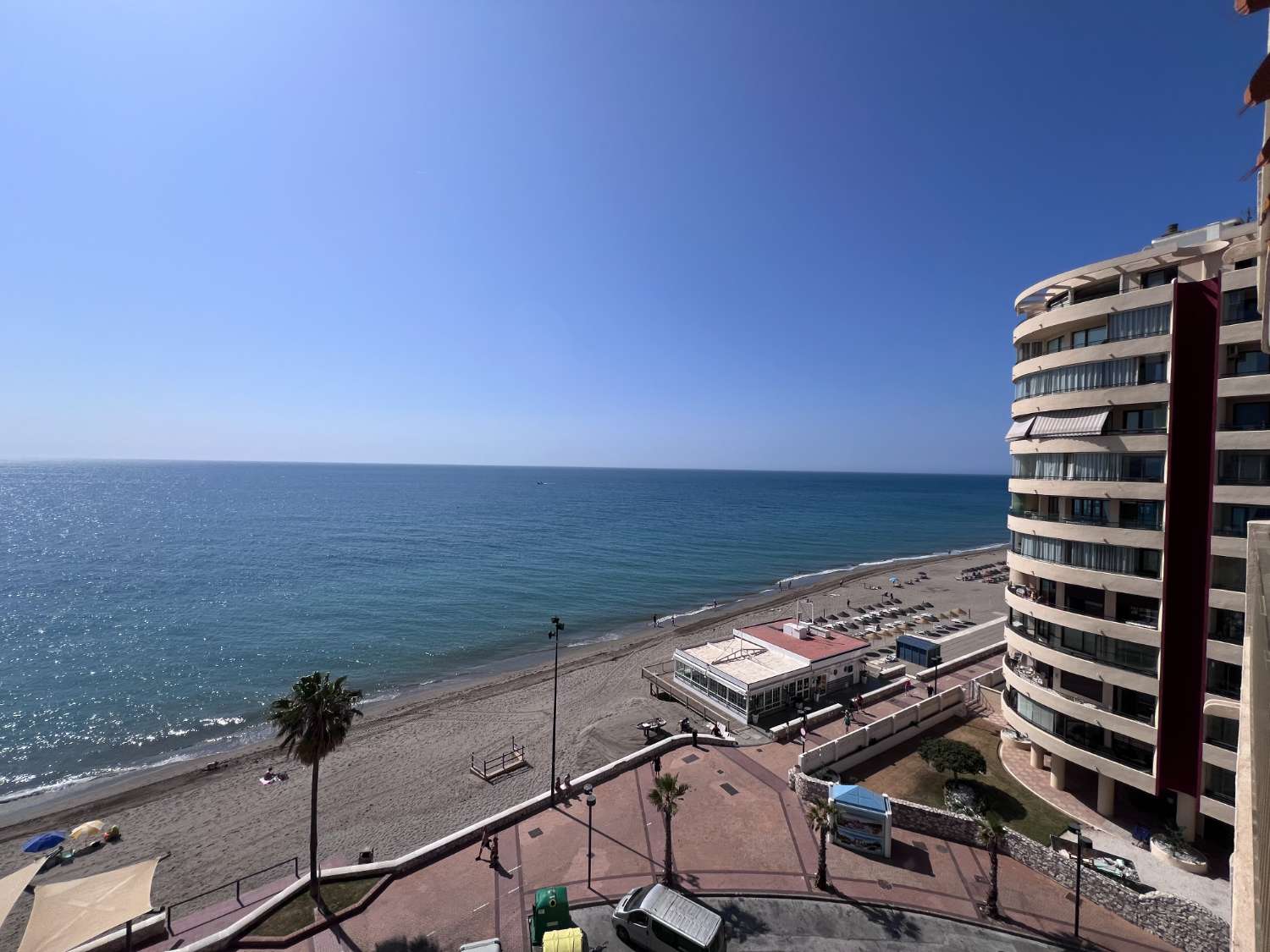 Discover Your Beachside Retreat: Spacious 1-Bedroom Apartment in Fuengirola