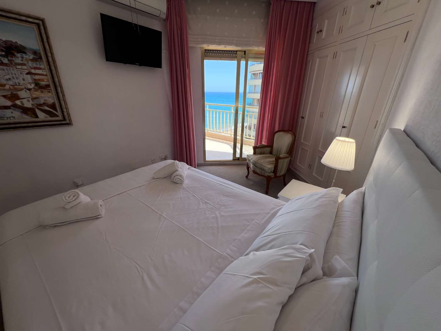 Discover Your Beachside Retreat: Spacious 1-Bedroom Apartment in Fuengirola