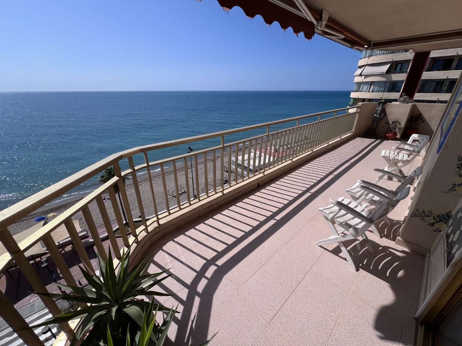 Discover Your Beachside Retreat: Spacious 1-Bedroom Apartment in Fuengirola