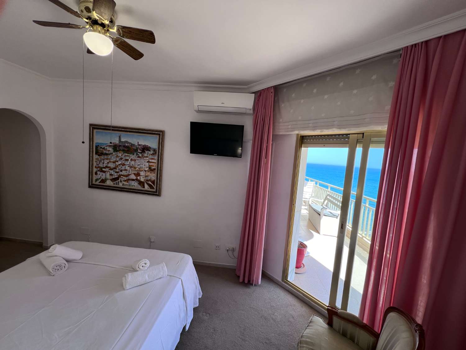 Discover Your Beachside Retreat: Spacious 1-Bedroom Apartment in Fuengirola