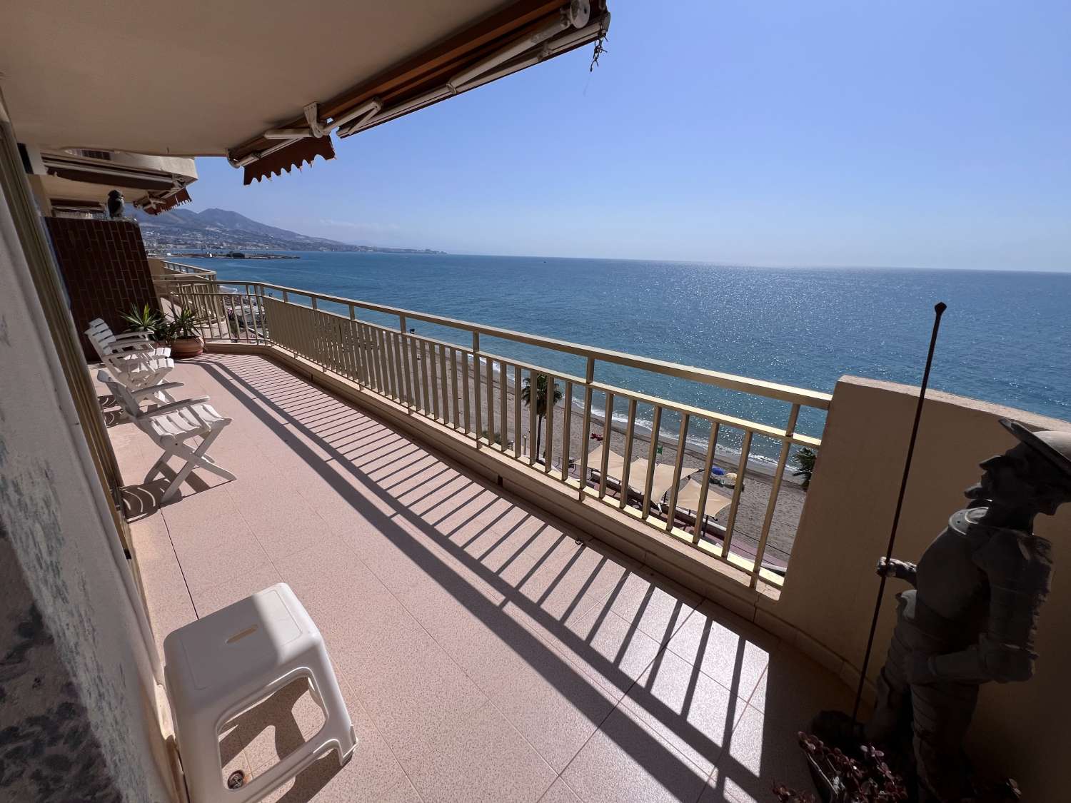 Discover Your Beachside Retreat: Spacious 1-Bedroom Apartment in Fuengirola