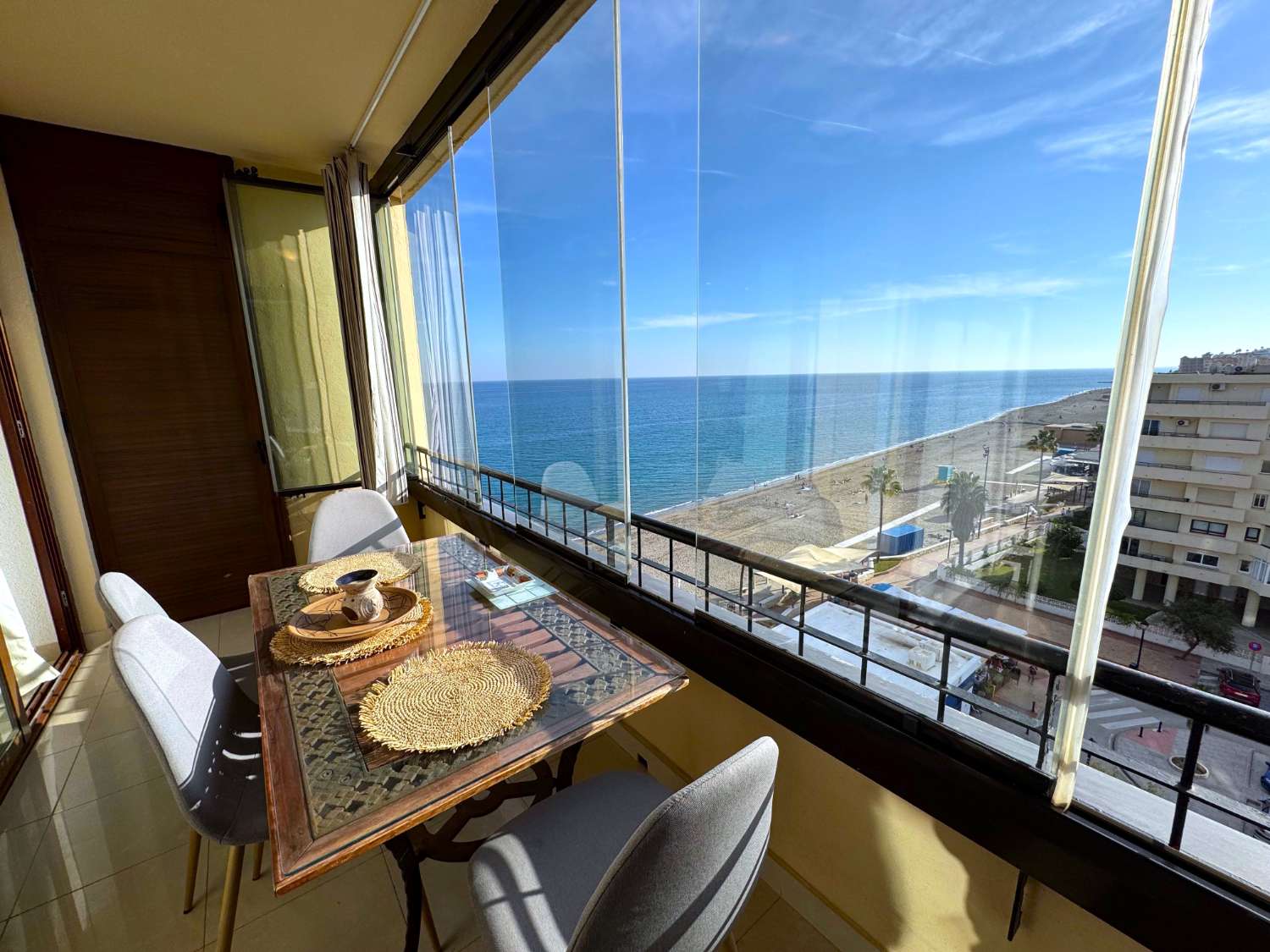 Fuengirola, 1 bedroom, panoramic views, Free Wi-Fi, swimming pool, First line beach.