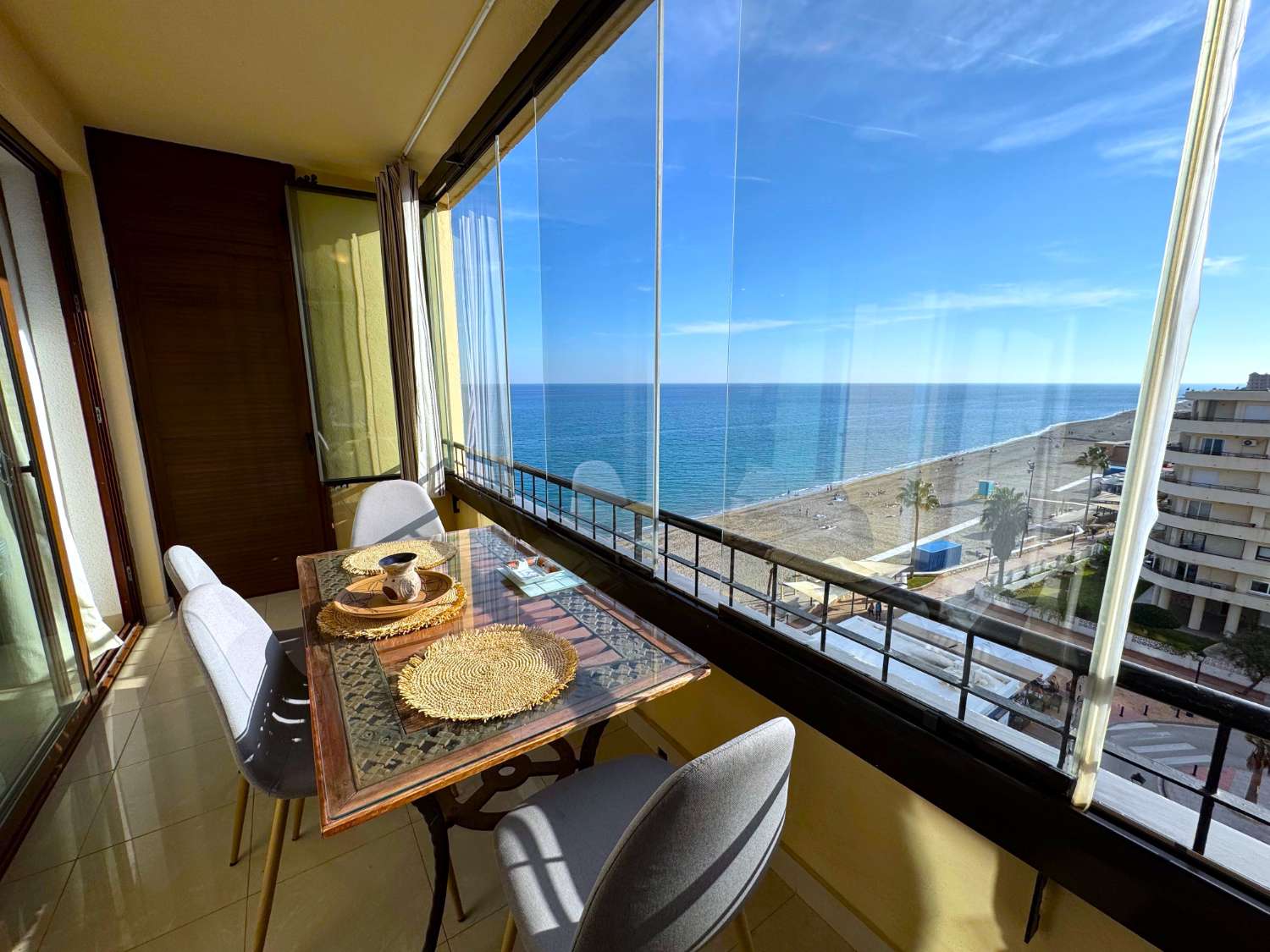 Fuengirola, 1 bedroom, panoramic views, Free Wi-Fi, swimming pool, First line beach.